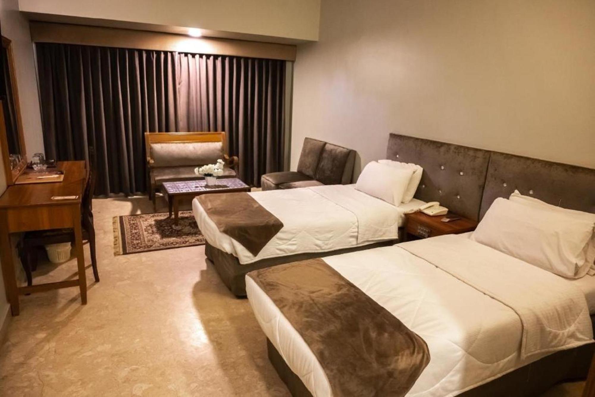 Faran Hotel Karachi Exteriör bild