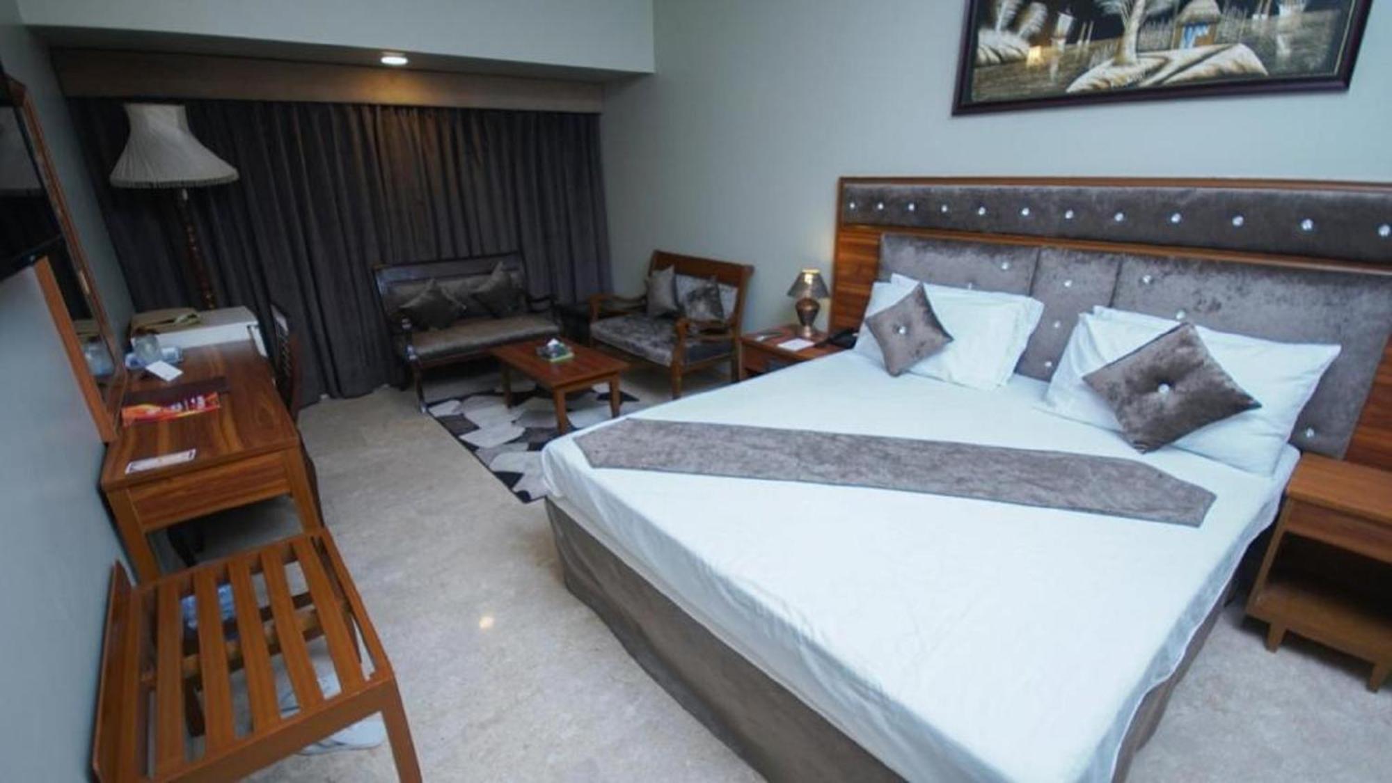 Faran Hotel Karachi Exteriör bild