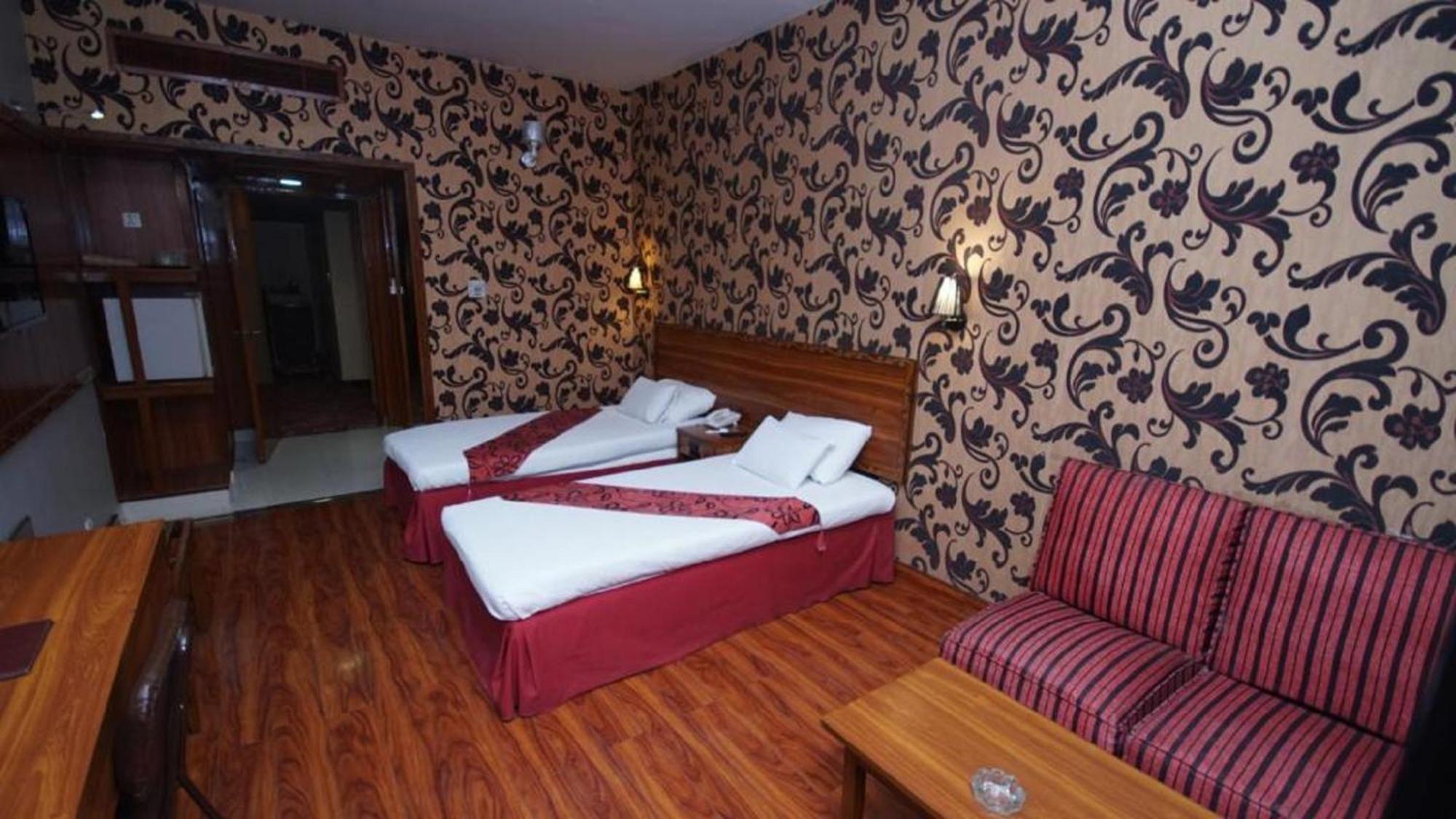 Faran Hotel Karachi Exteriör bild