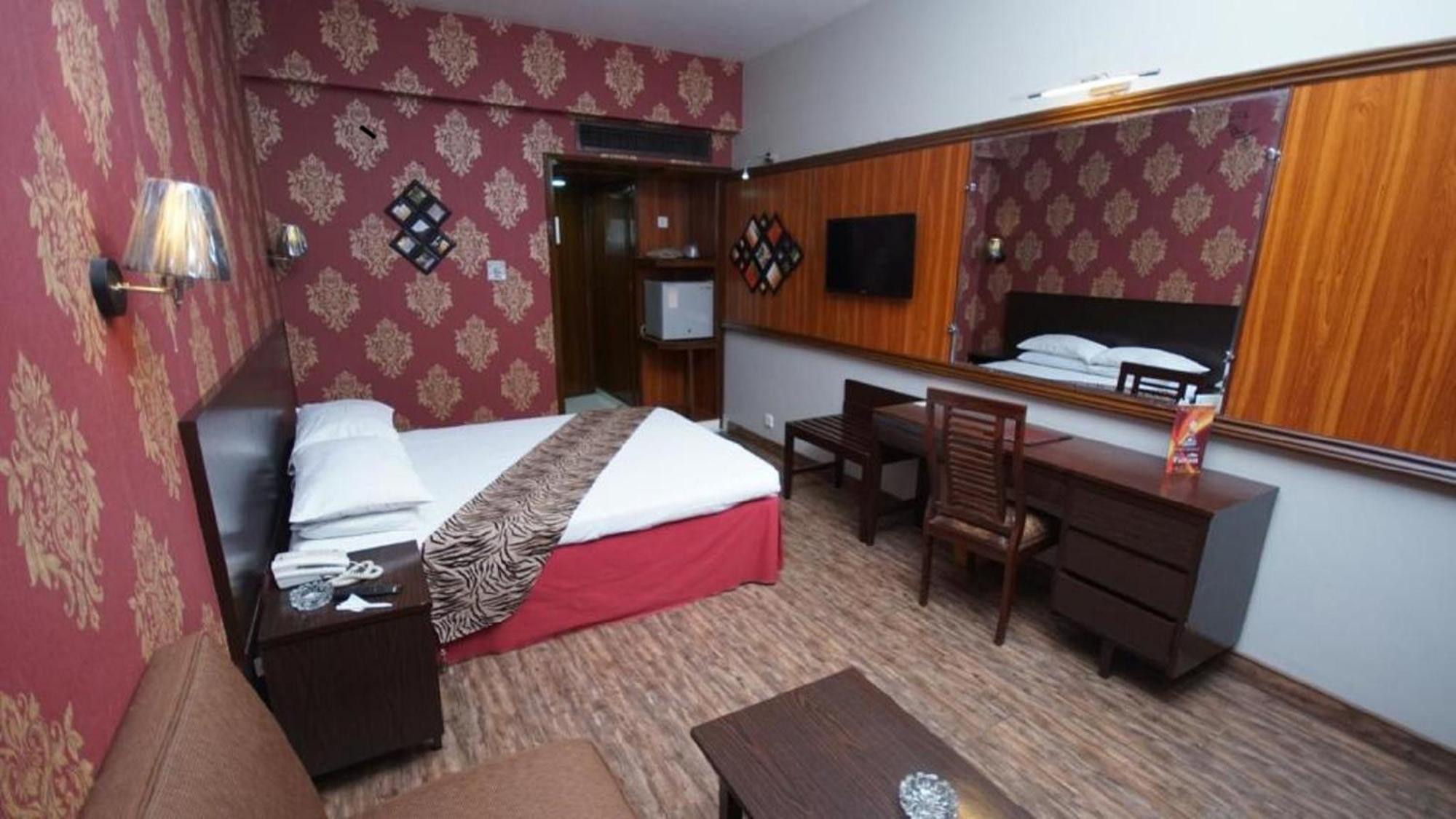 Faran Hotel Karachi Exteriör bild