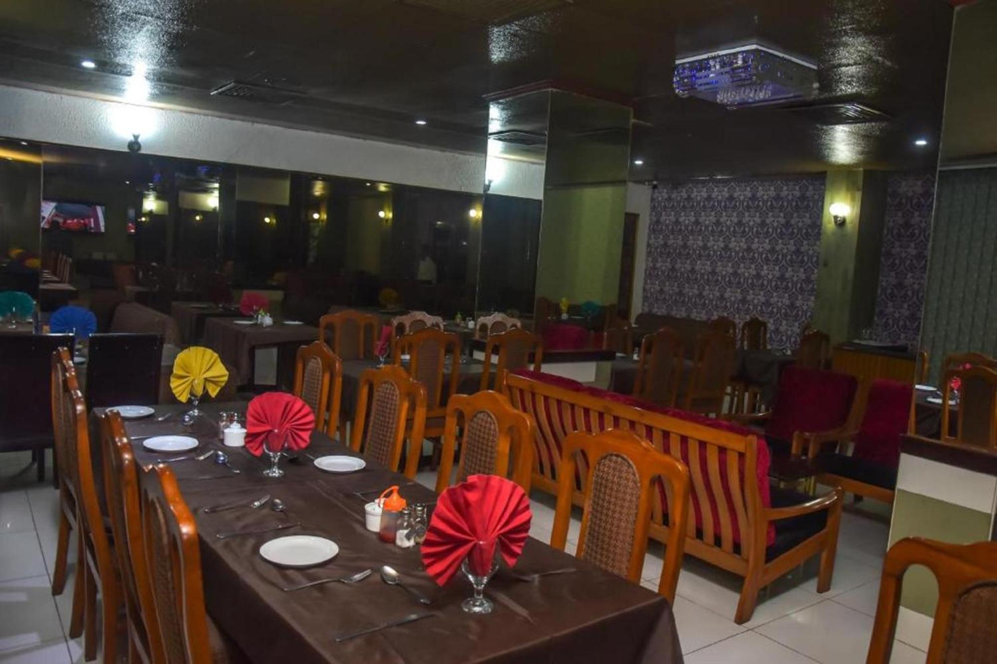 Faran Hotel Karachi Exteriör bild