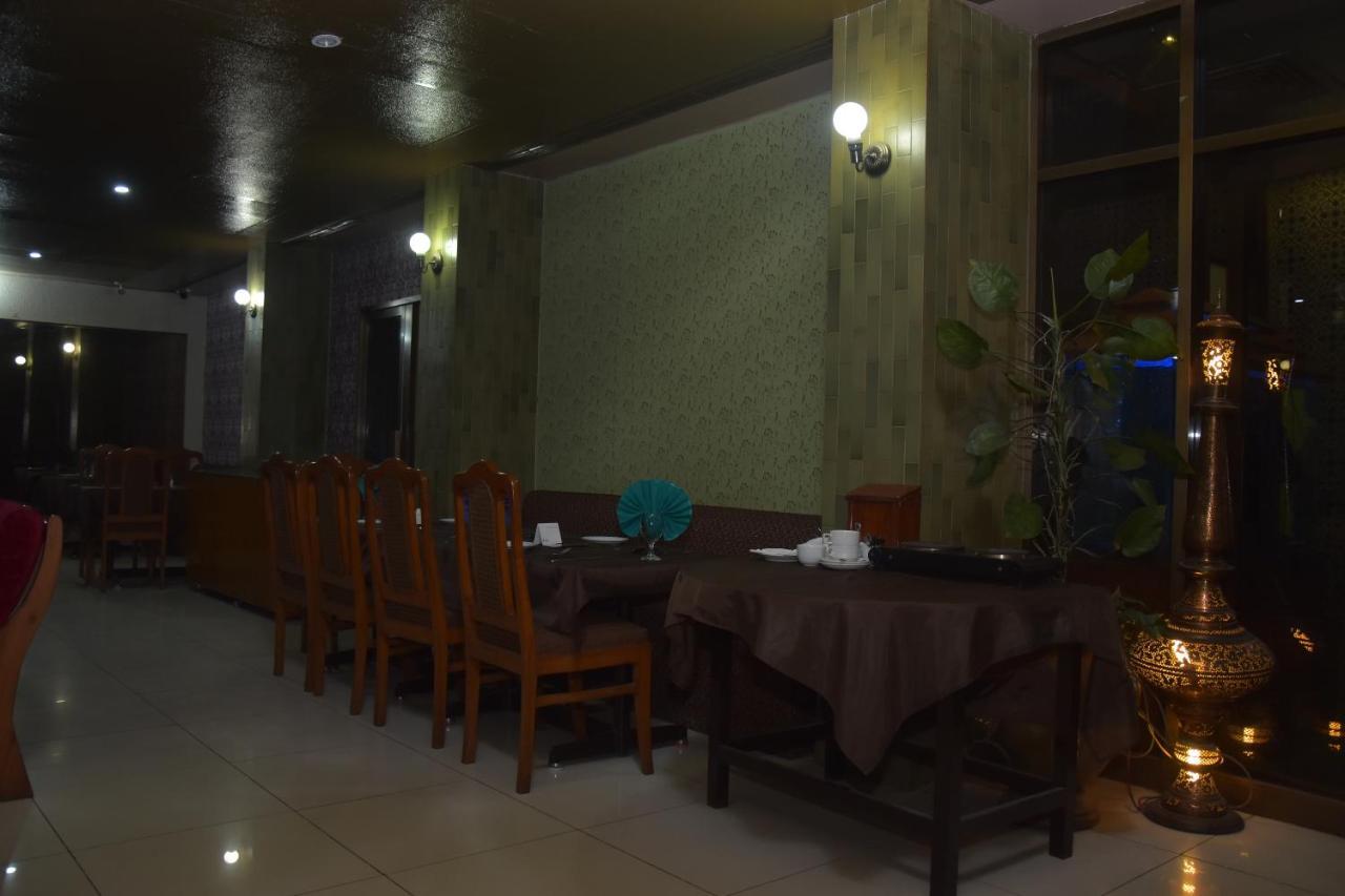 Faran Hotel Karachi Exteriör bild