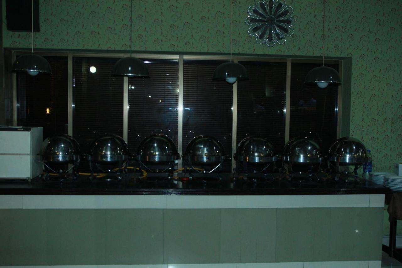 Faran Hotel Karachi Exteriör bild