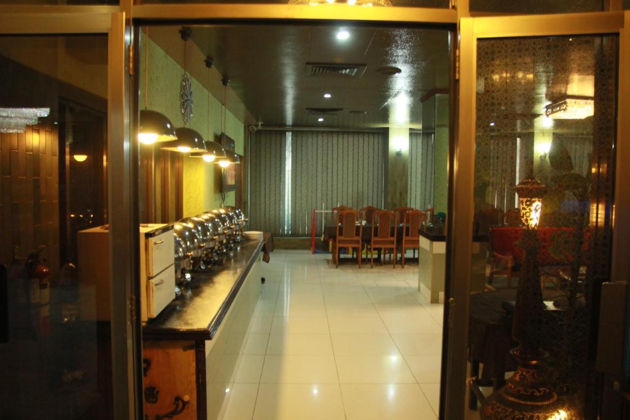 Faran Hotel Karachi Exteriör bild
