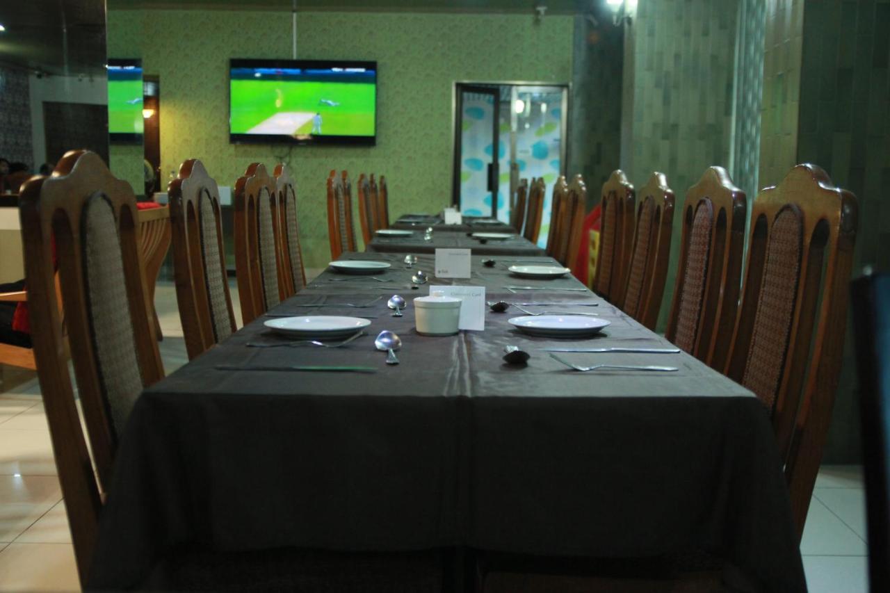 Faran Hotel Karachi Exteriör bild