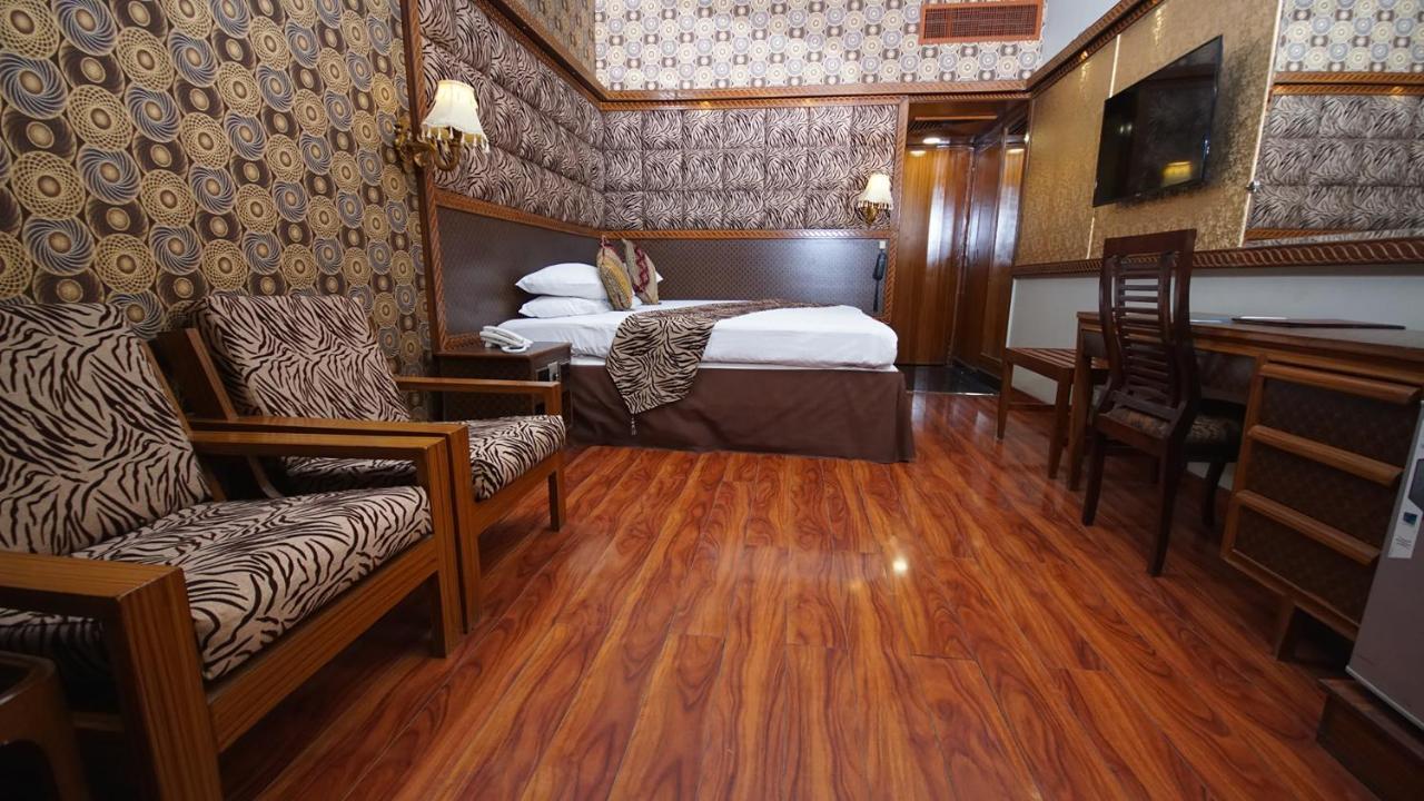 Faran Hotel Karachi Exteriör bild