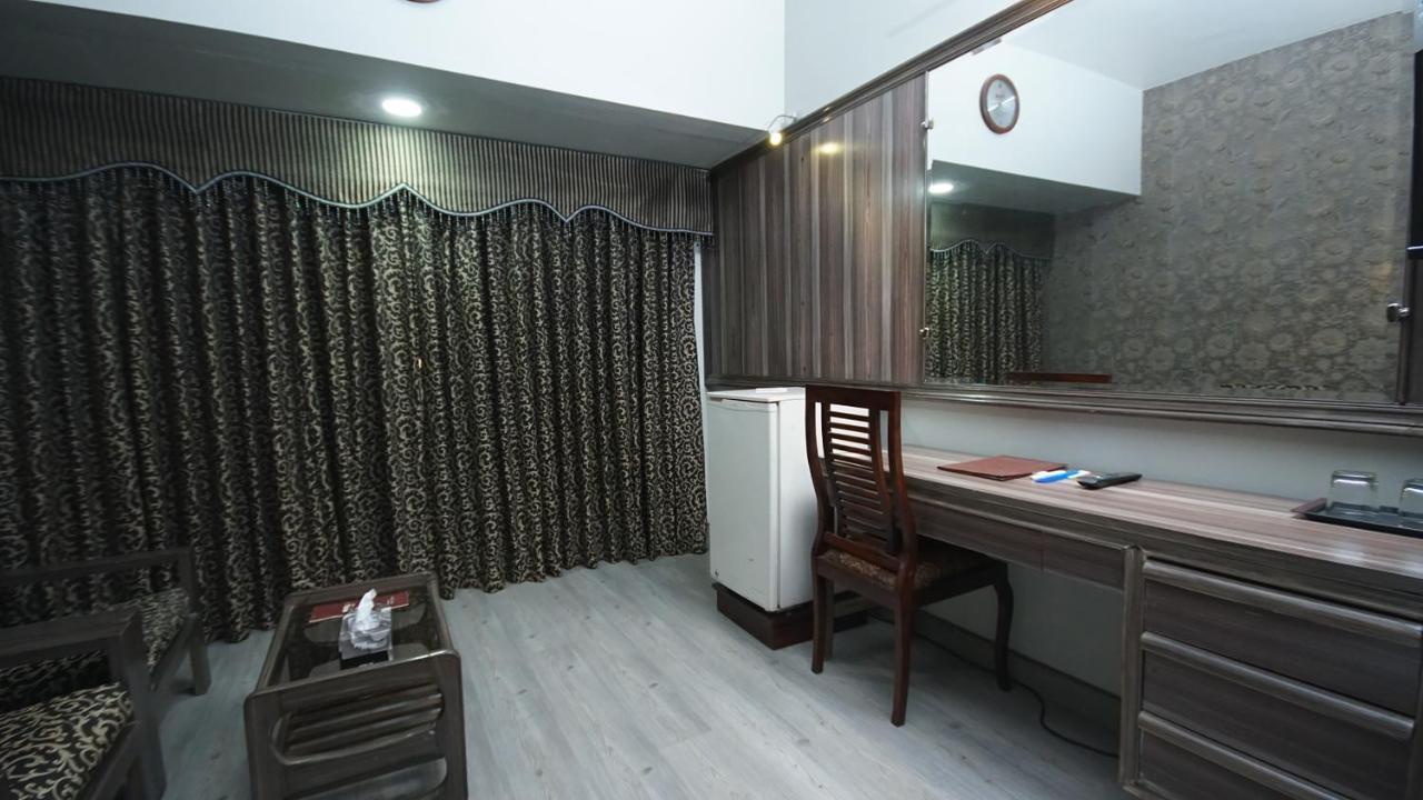 Faran Hotel Karachi Exteriör bild